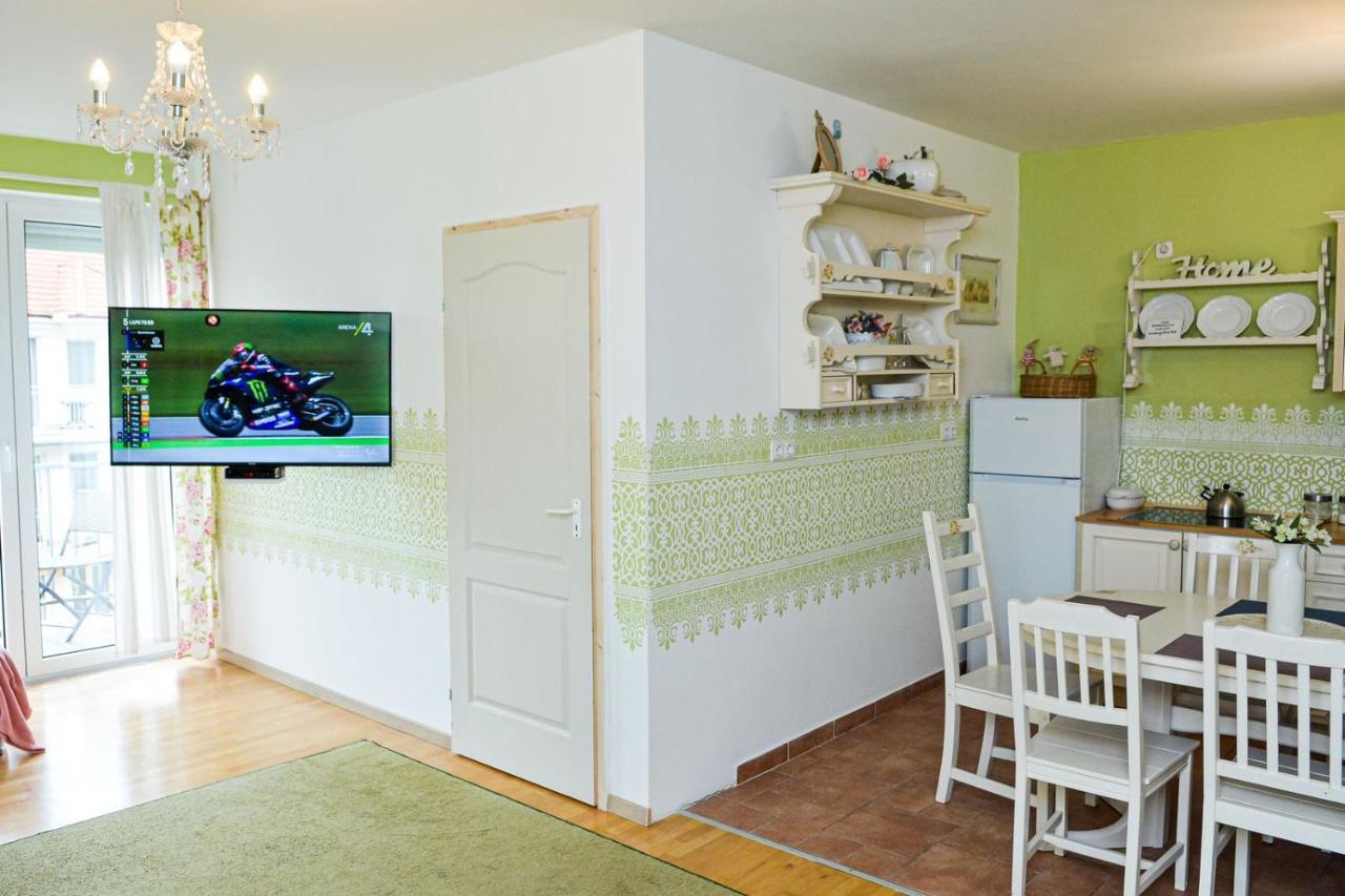 Romantic Apartman Hajduszoboszlo Ngoại thất bức ảnh