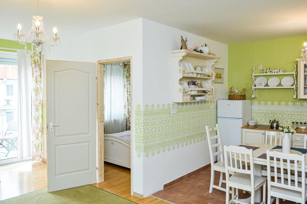 Romantic Apartman Hajduszoboszlo Ngoại thất bức ảnh