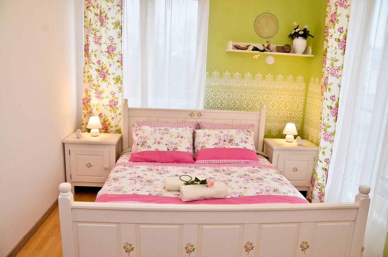 Romantic Apartman Hajduszoboszlo Ngoại thất bức ảnh