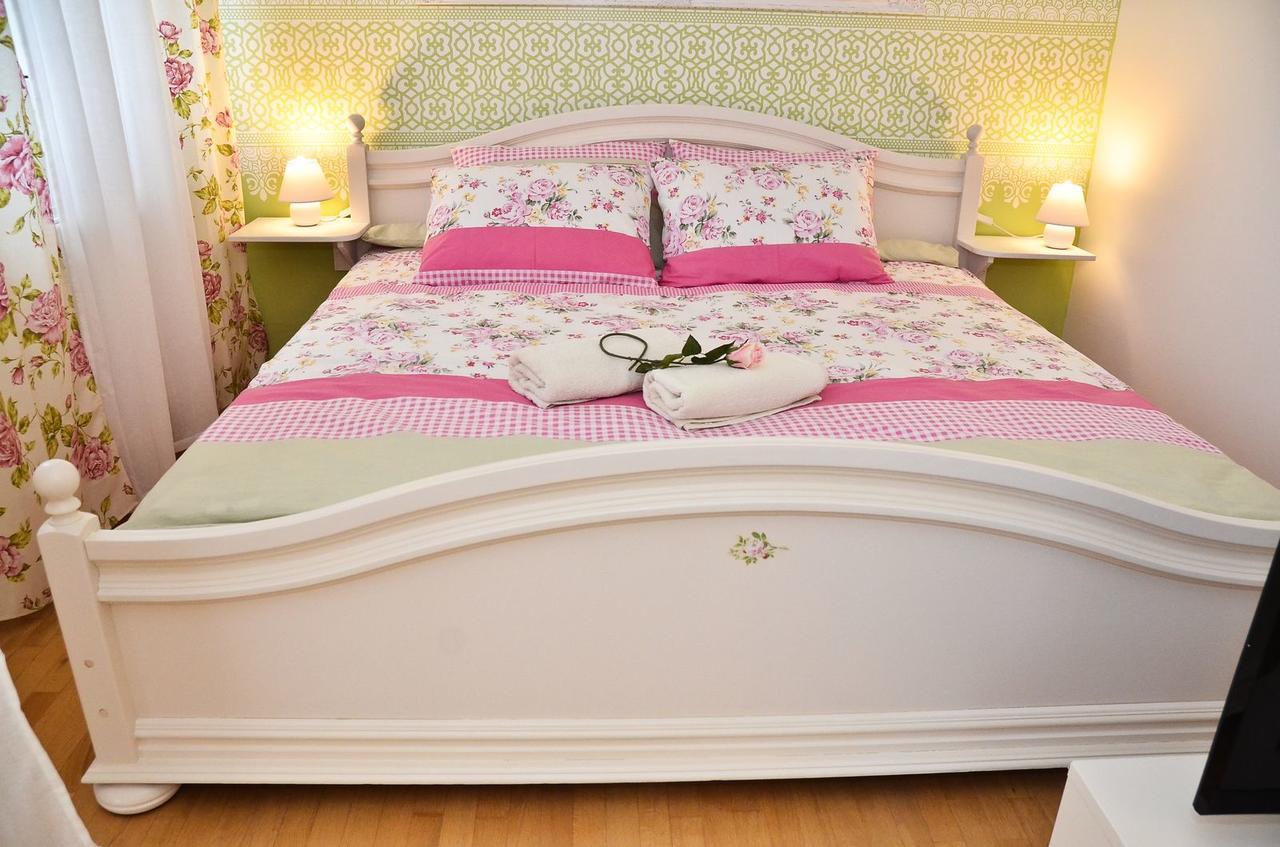 Romantic Apartman Hajduszoboszlo Ngoại thất bức ảnh