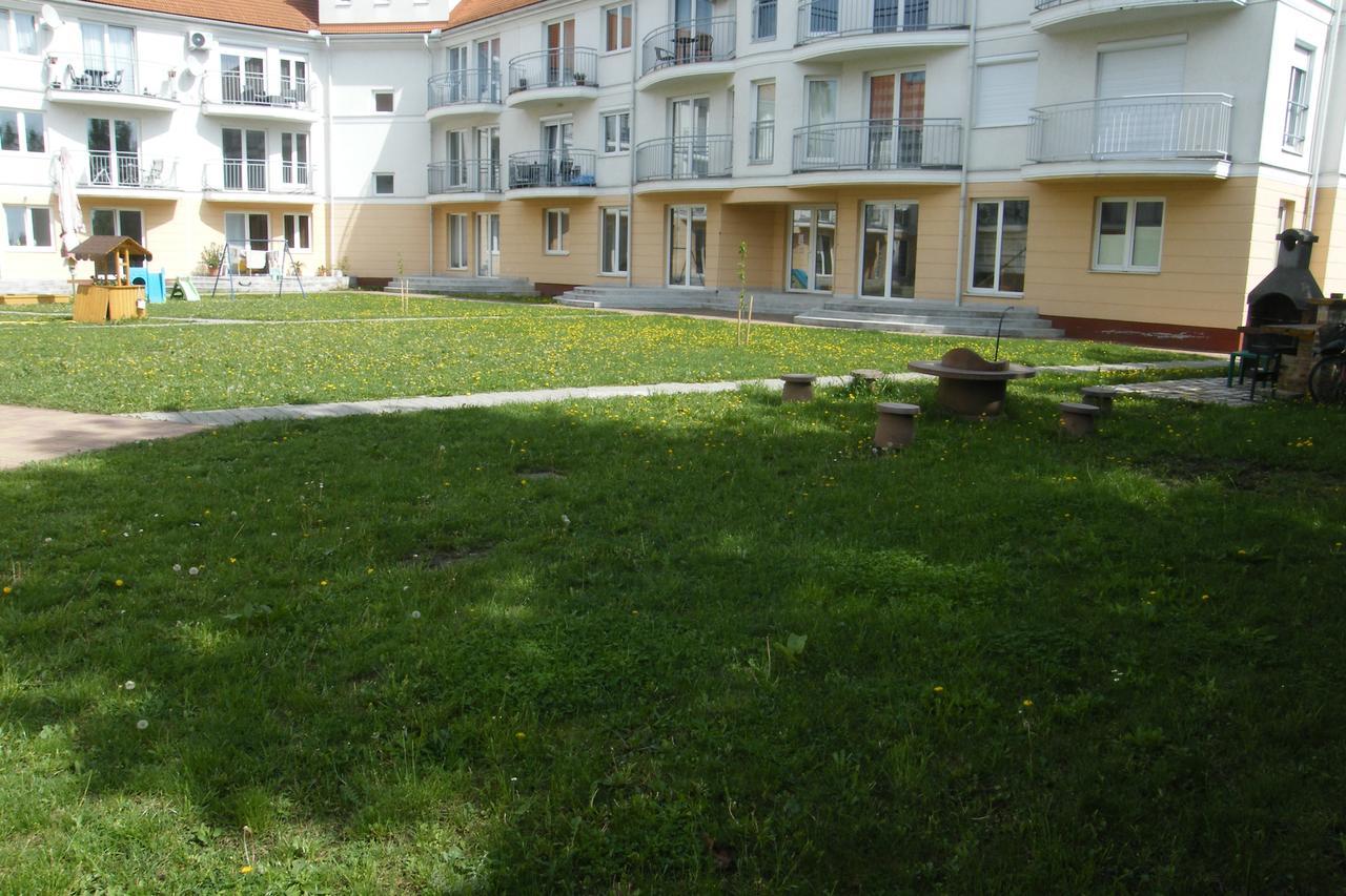 Romantic Apartman Hajduszoboszlo Ngoại thất bức ảnh